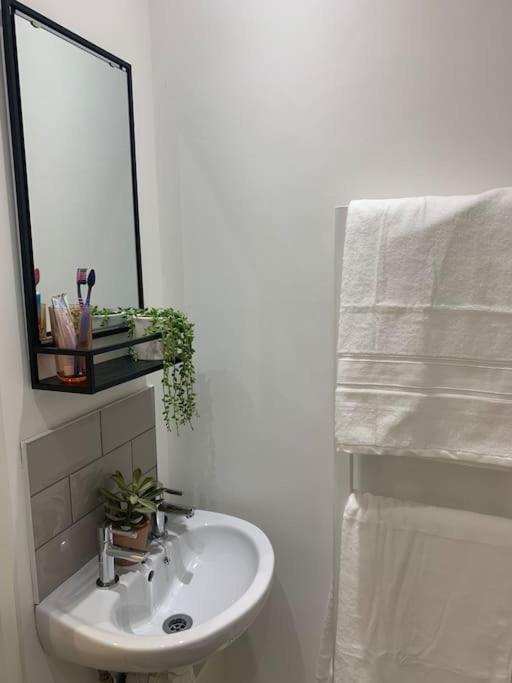 Alto - Lovely 2 Bedroom Serviced Apartment Bristol By Mint Stays Exterior foto